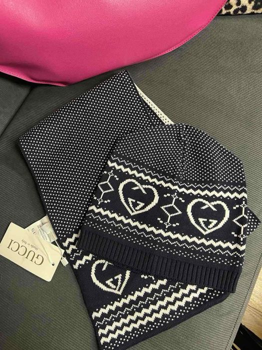 Шал и шапка за дете