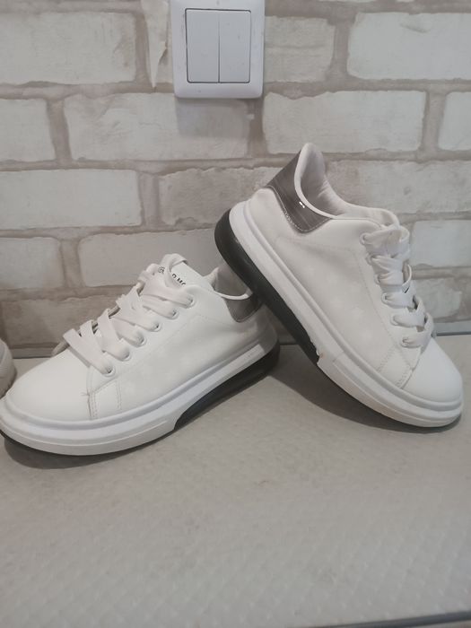 Кроссовки в отличном состоянии