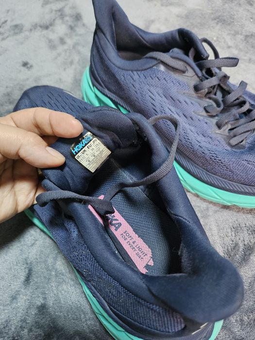 Vând adidași Hoka Clifton 8