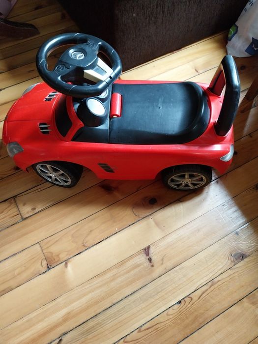 Продавам детско камионче