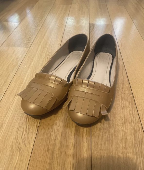 Balerini aurii din piele