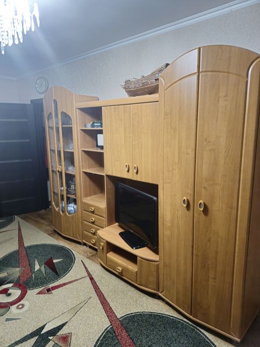 Продаю стенку в зал