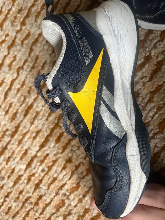 Продавам детски маратонки Reebok 30-ти номер