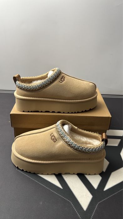 Papuci ugg.
