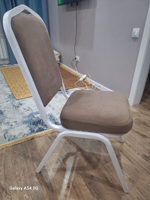 Стулья новые для гостинной