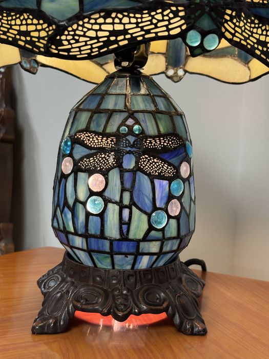 Lampa deosebita stil tiffany cu libelula