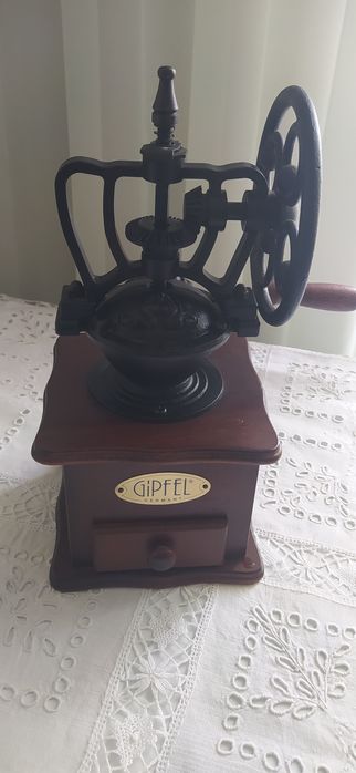 Кофемолка механическая