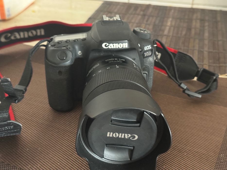 Canon EOS 90D + Canon EF-S 18-135mm IS USM – Excellent Condition