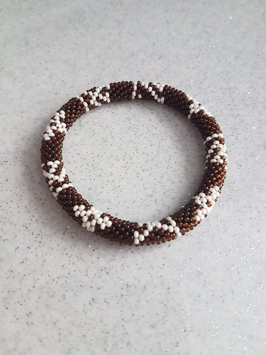 Гривни от мъниста-Ръчно изработени