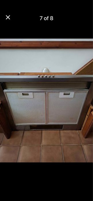 Ъглова кухня с дъбови врати