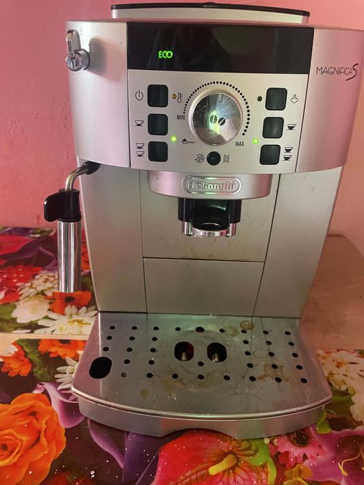Aparat de cafea Delonghi