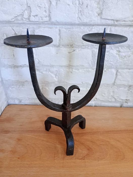 Стар свещник от ковано желязо