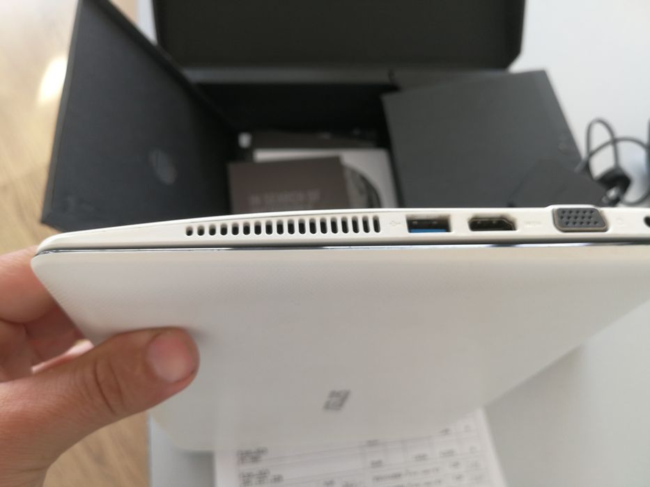 Лаптоп Asus X200CA