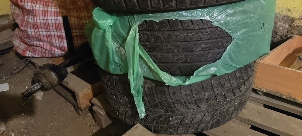 Шины 215/55 R17.