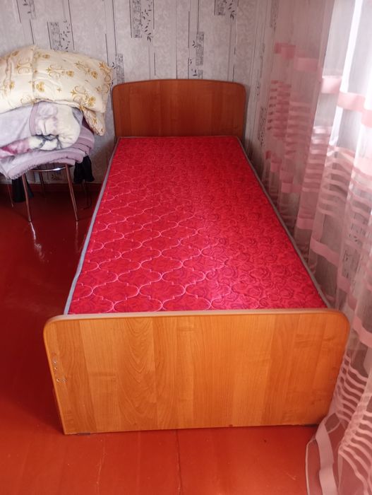 Спальный Гарнитур почти новый