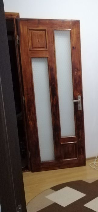 Vand 5 uși de apartament