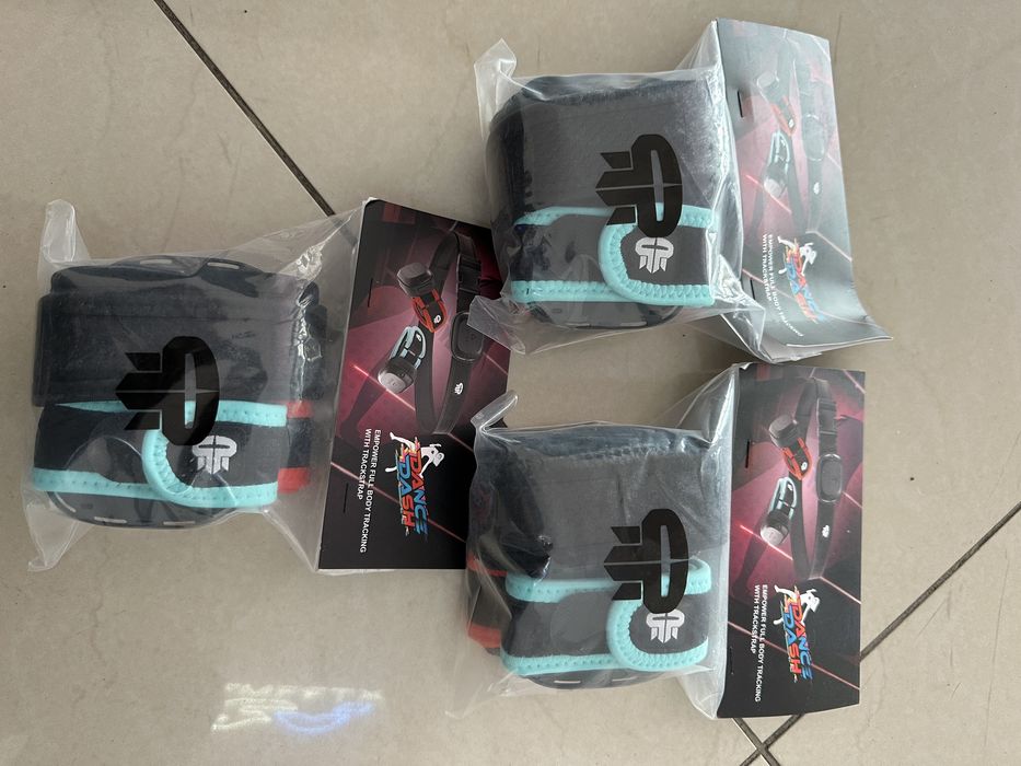 Kit Complet HTC VIVE Ultimate Tracker (3 Bucăți + Dongle) – Inside-Out Tracking