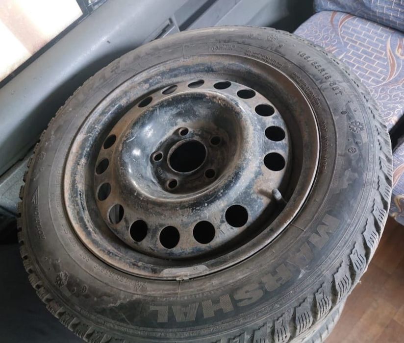 4 шины без дисков 185 65 R15.