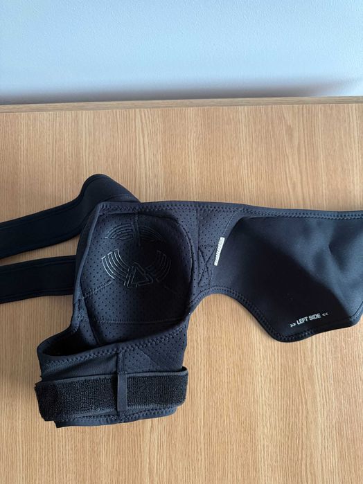 Protecție/Orteză umăr stâng enduro Leatt Shoulder Brace, Mărime L/XL