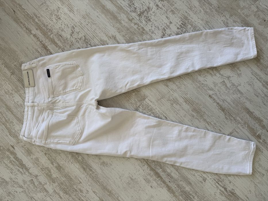 Бели  оригинални дамски дънки Calvin Klein