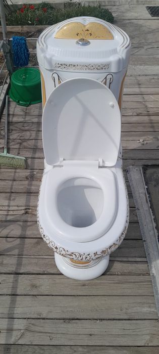 Унитаз красивый большой