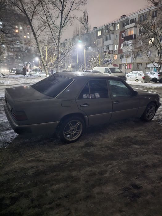 Продам мэрседес в 124 кузове.
