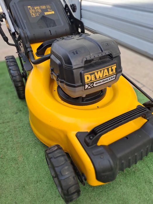 Акумулаторна косачка DeWALT DCMW564