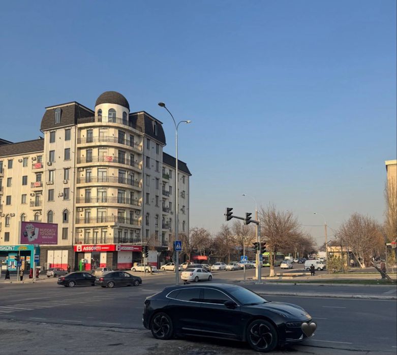 Продается Zeekr 001  черного цвета!