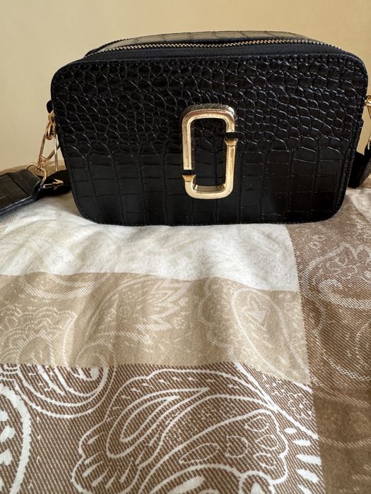 Черна кожена чанта