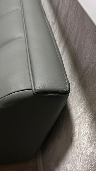 Кожаный диван для офиса и квартиры