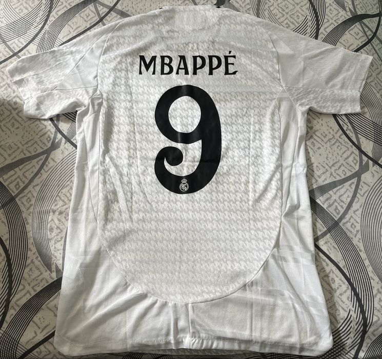 Уникална фланелка на Реал Мадрид