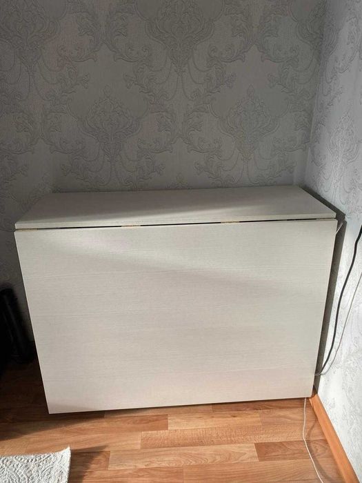 Стол обеденный в отличном состоянии