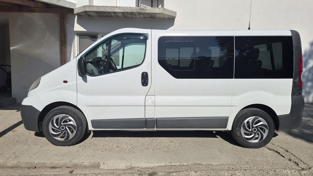 Opel vivaro 8+1  schimb cu smax