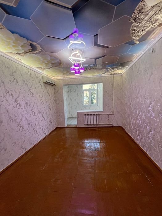 3/2/4 сотилади  64 м²