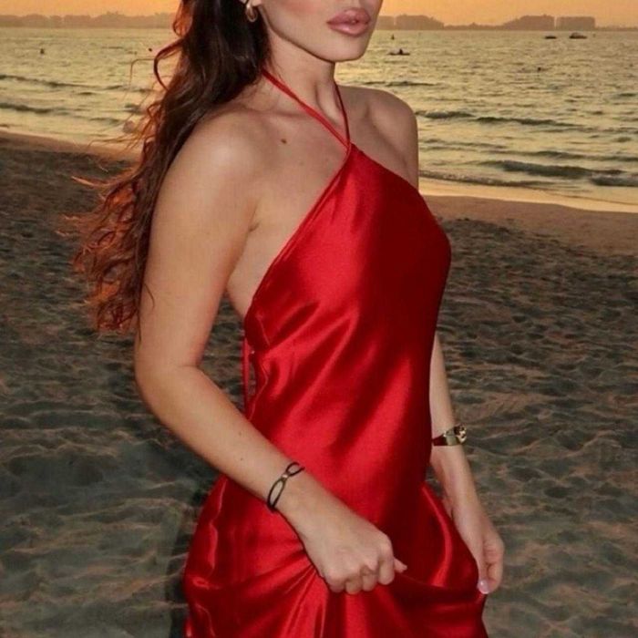 Zara  Ediție Ultra Limitată!!!  Rochie maxi roșie, cu spate decoltat  Decolteu halter și spate decoltat  Rochie lungă cu efect satinat  Nou-nouță