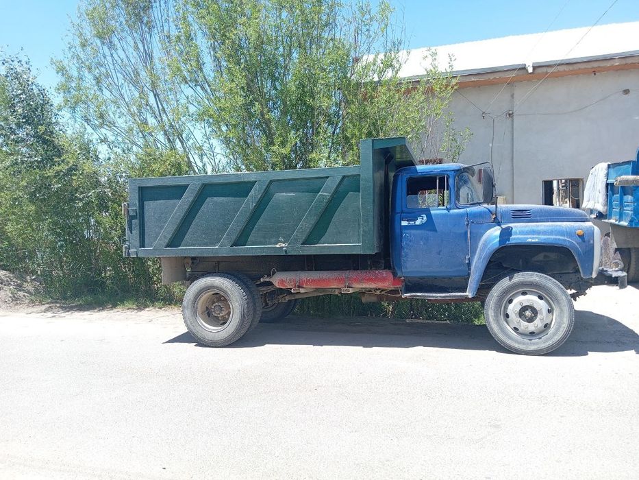 Zil 130 ishlab yuribdi