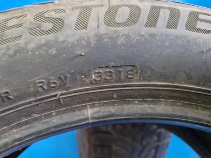 2 Bridgestone R17 225/50
зимни гуми DOT3318