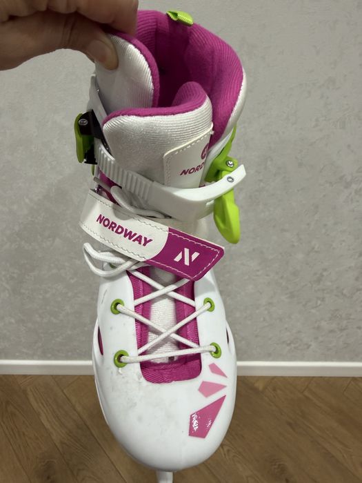 Продам конкьки для девочки