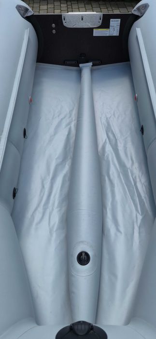 Vand barca gonflabila Kolibri KM-300D cu chila (gri deschis/podina placi tego + aluminiu) - utilizata