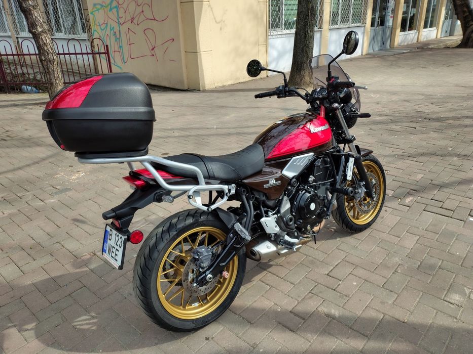 Kawasaki Z 650 RS set complet (side bags, casca, geaca moto) și multiple accesorii