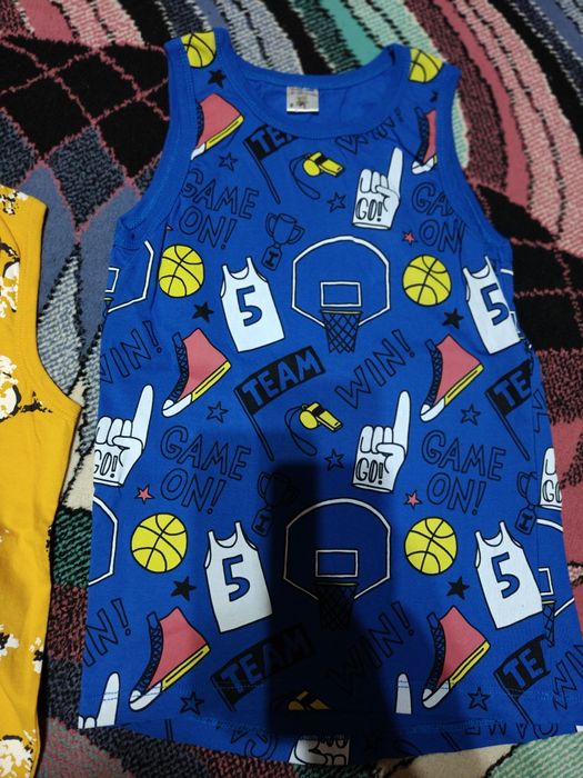 Детские майки и футболки для мальчика от 7 до 8 лет.