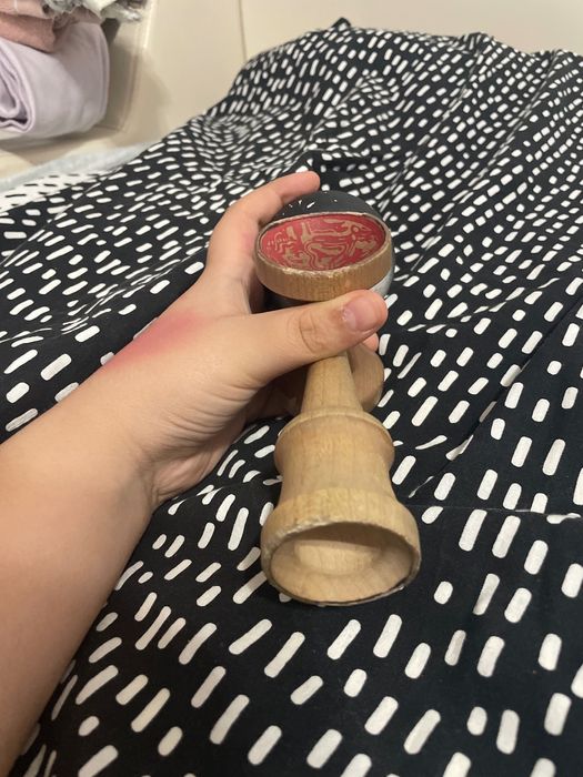 Vând Kendama  bisoi plus o kendama