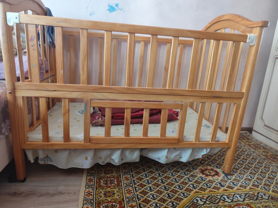 Манеж дерево б/у