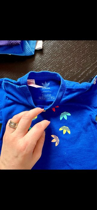 Vand tricou Adidas + blugi scurti!