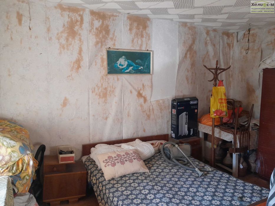 Къща с голям двор в с.Долно Белотинци, общ.Монтана