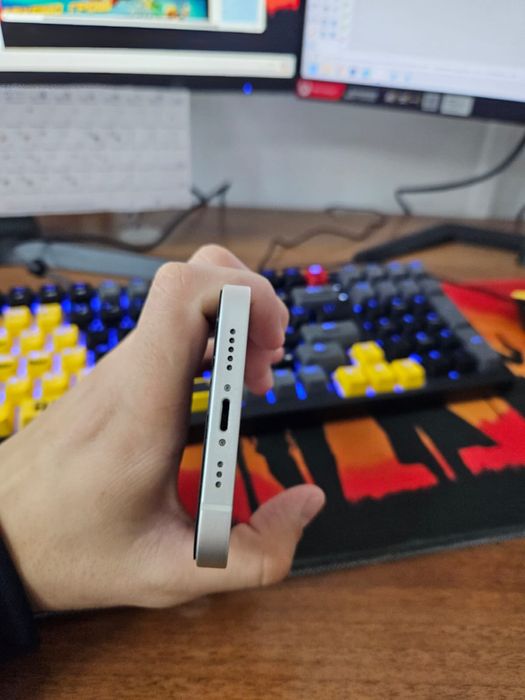 Iphone 12 белый в идеальном  состоянии