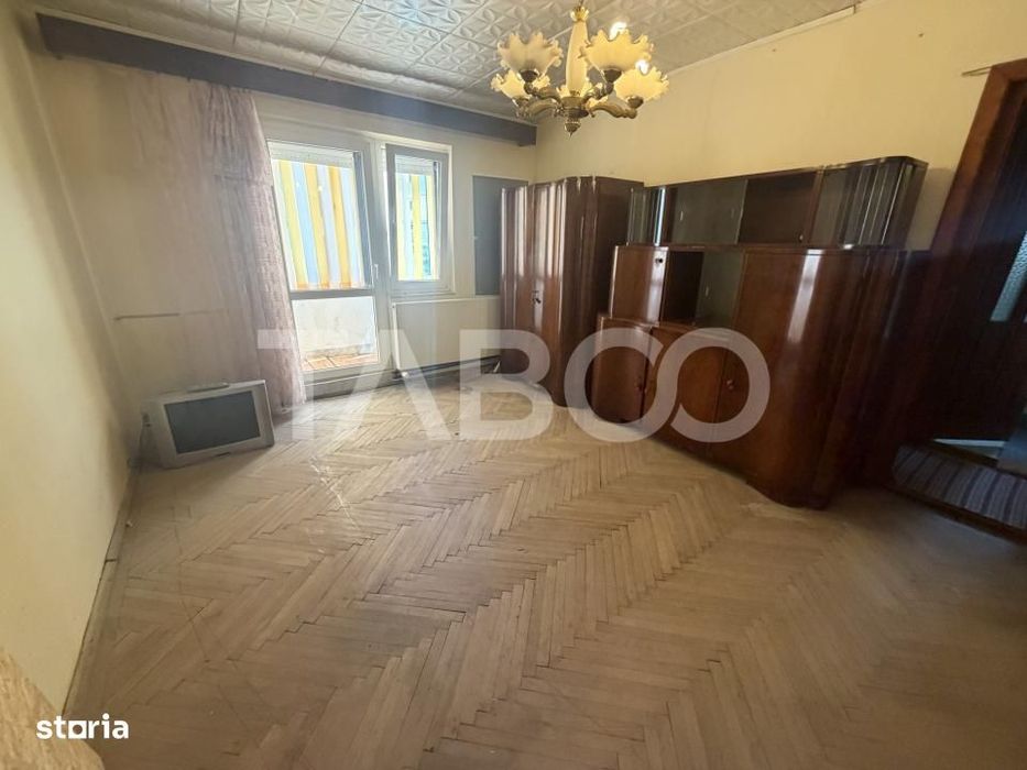 Apartament semidecomandat 37mpu 2 camere boxa la subsol balcon Parcare — fotografia 1