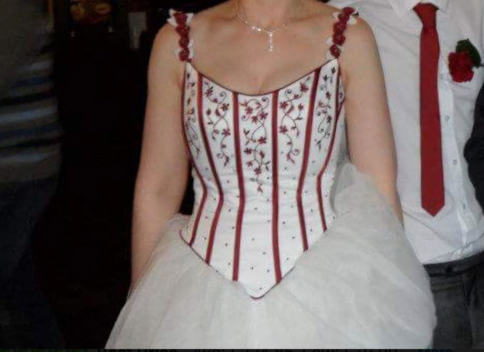 Булчинска рокля на английската марка Sincerity, размер 52