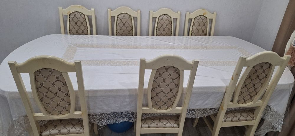 Продаю стол со стулями