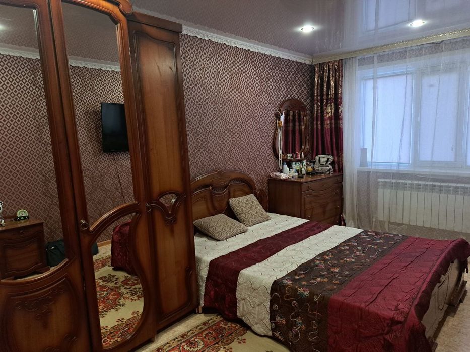 Продам спальный гарнитур